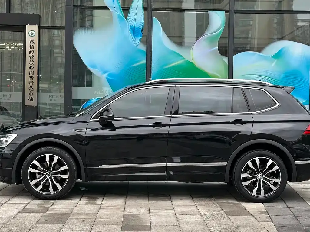 Volkswagen Tiguan L — фото 7