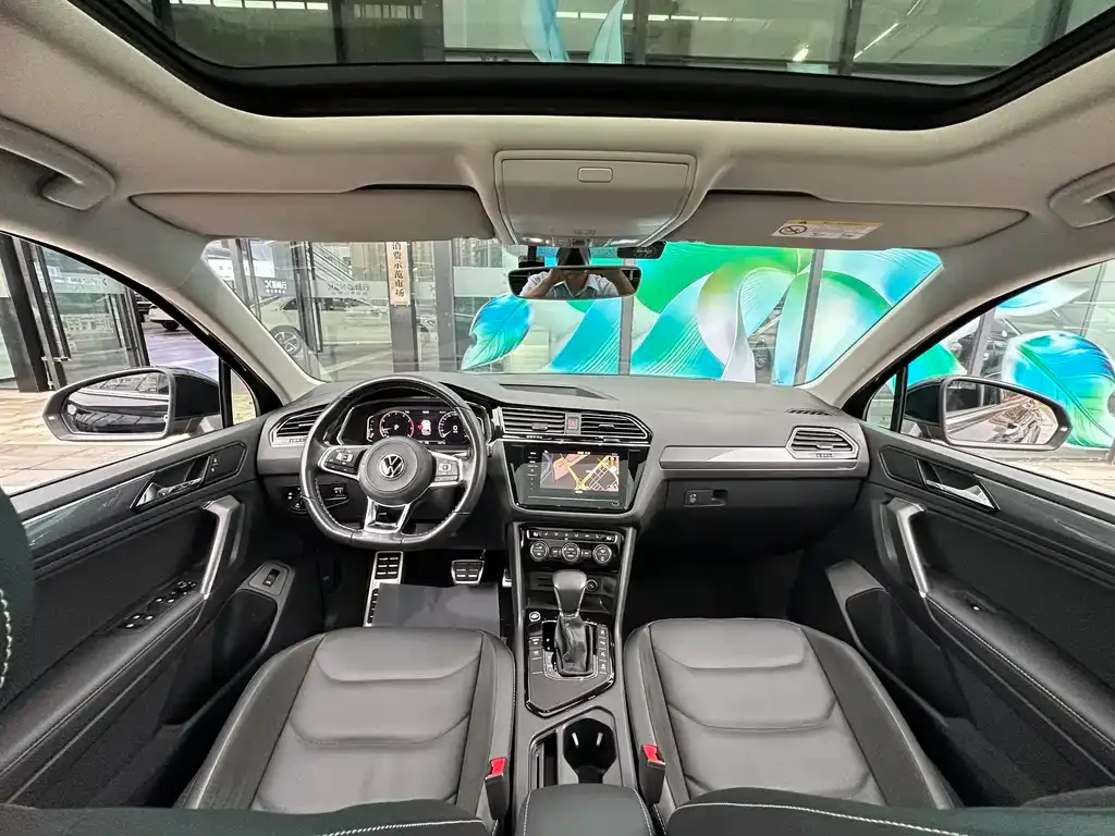 Volkswagen Tiguan L — фото 2