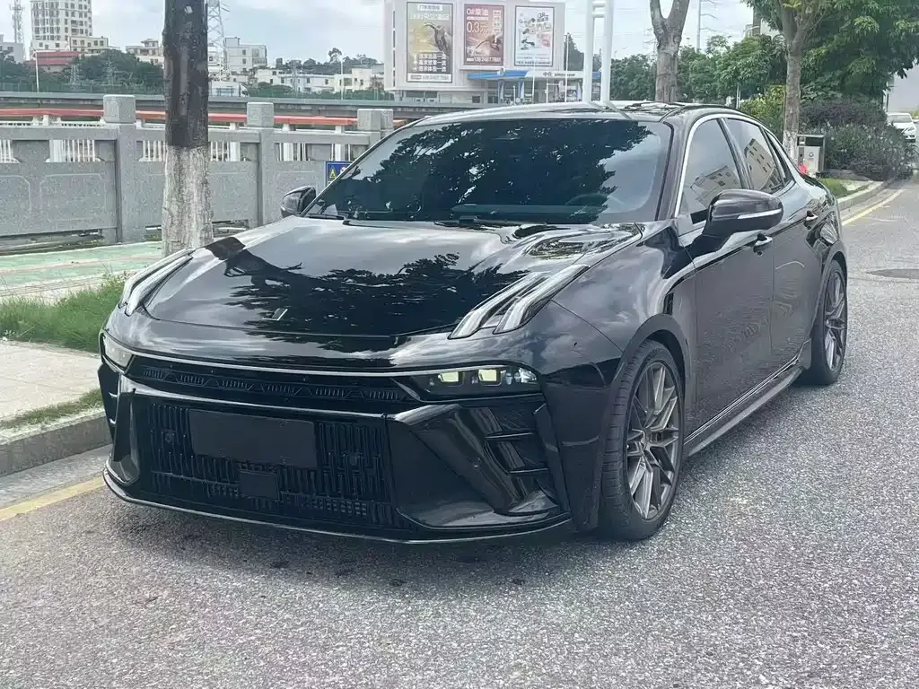 Lynk & Co 03