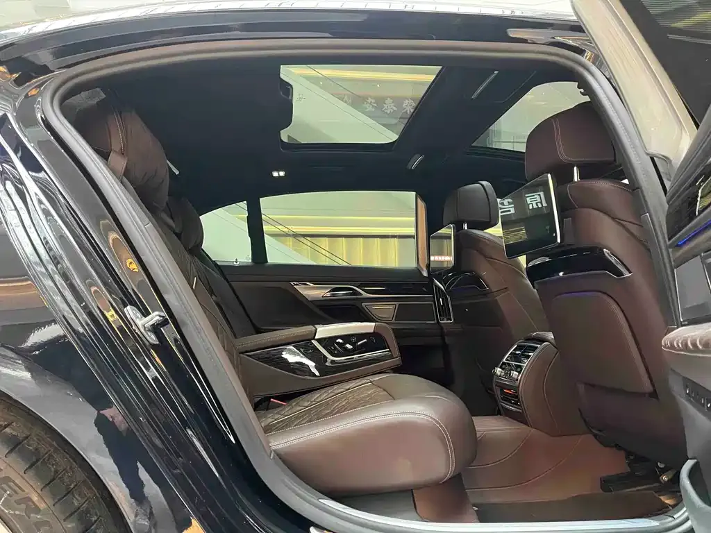 BMW 7 Series 2022 из CN, фото 3