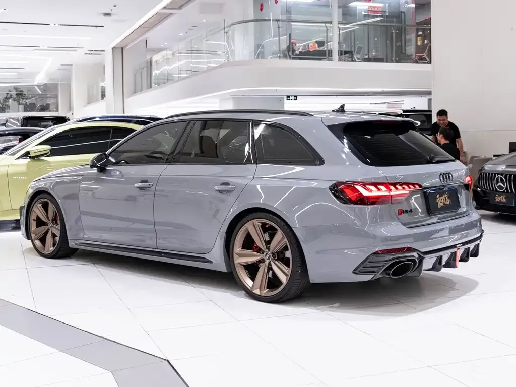 Audi RS 4 2022 из CN, фото 8