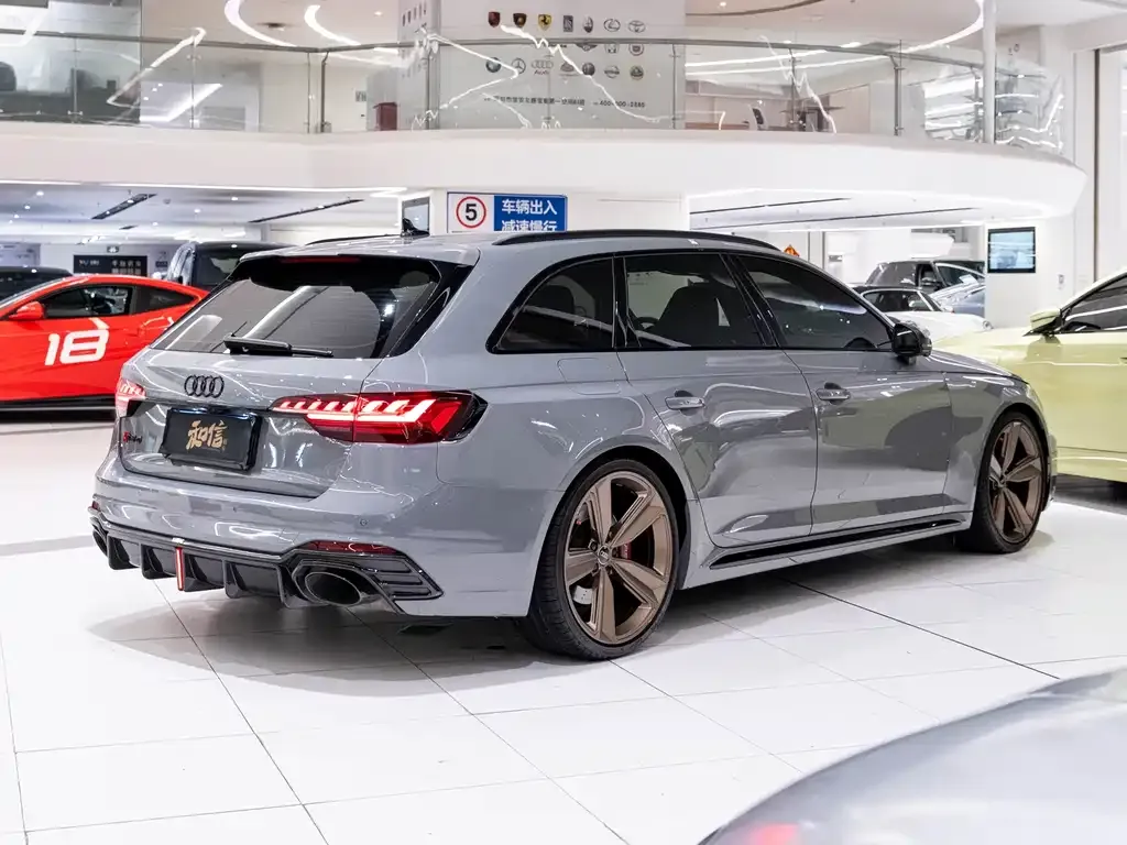 Audi RS 4 2022 из CN, фото 4