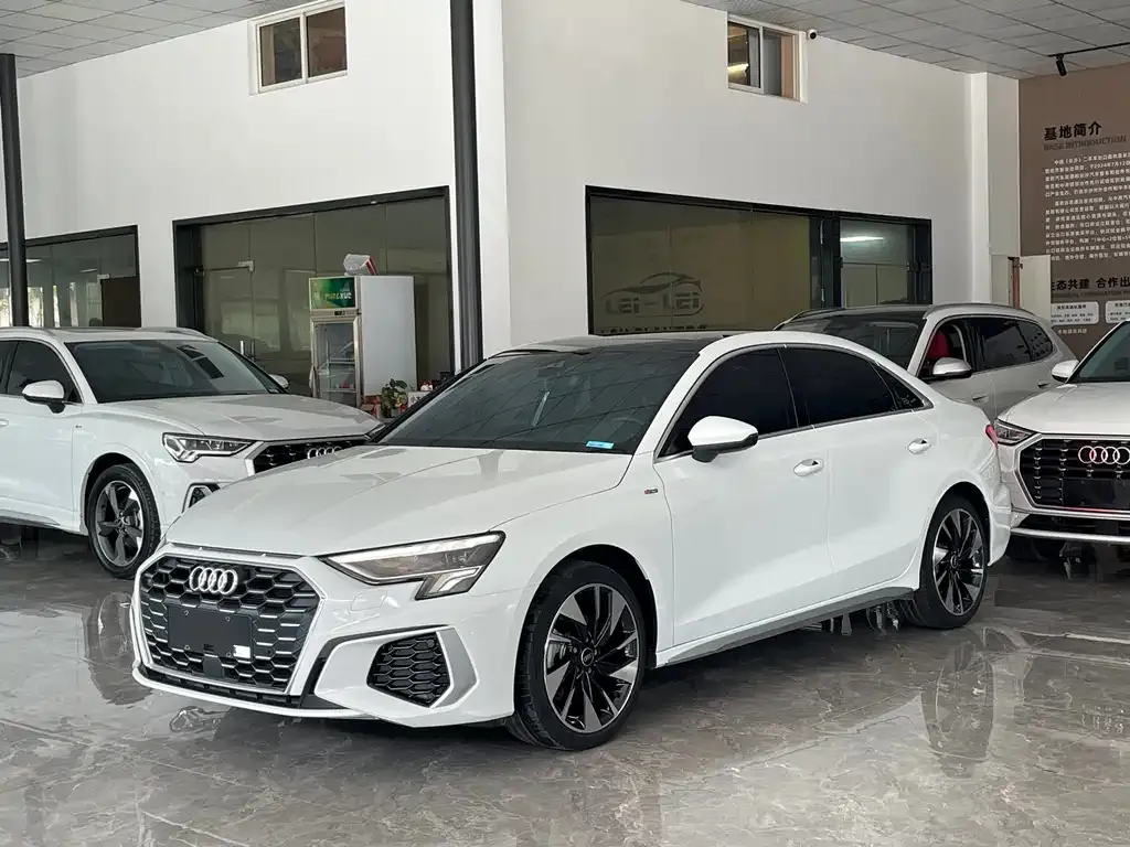 Audi A3 — фото 1