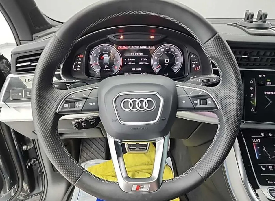Audi Q7 — фото 10