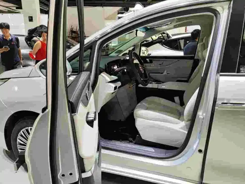Buick GL8 Hybrid — фото 4