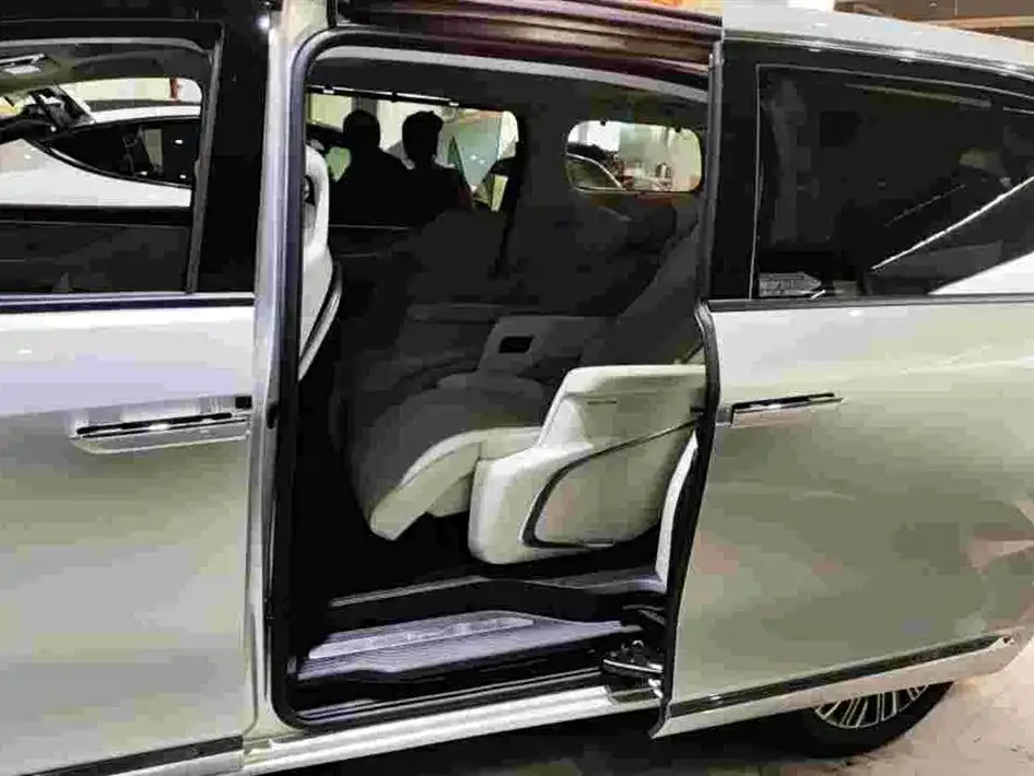 Buick GL8 Hybrid — фото 5