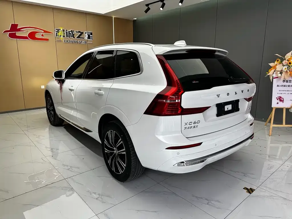 Volvo XC60 — фото 4