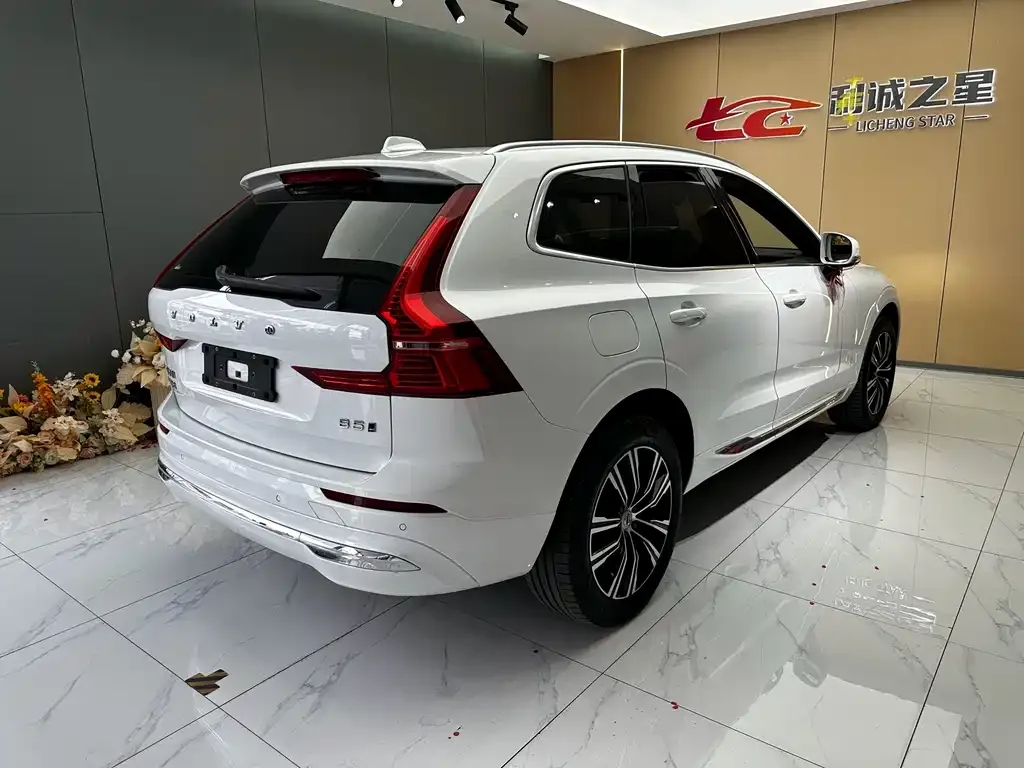Volvo XC60 — фото 7