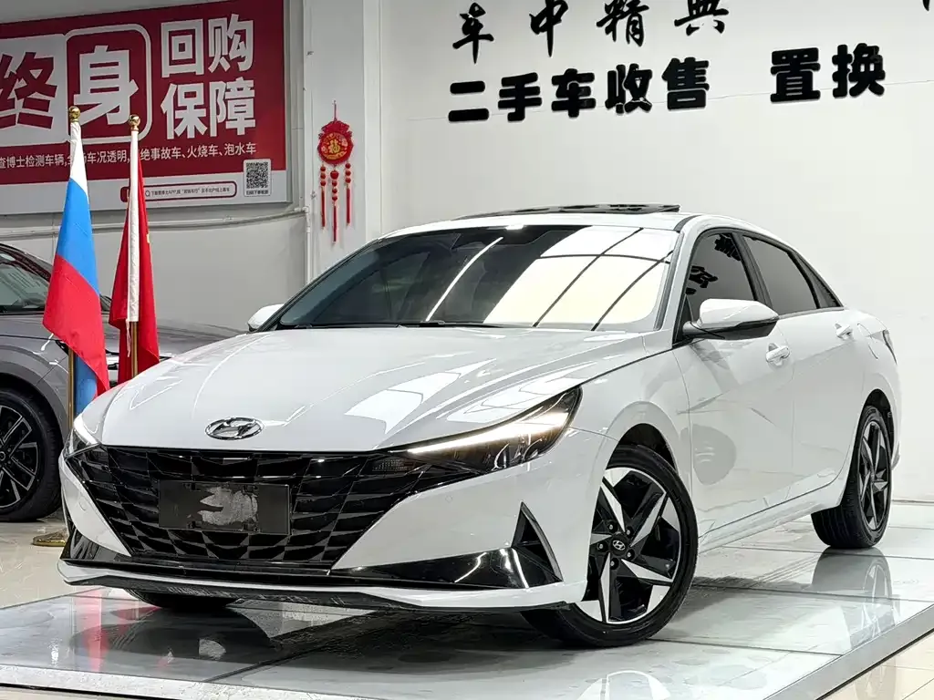 Hyundai Elantra — фото 1