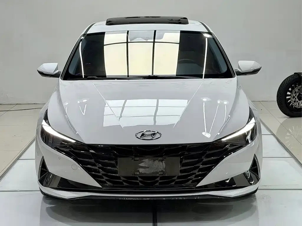 Hyundai Elantra — фото 5