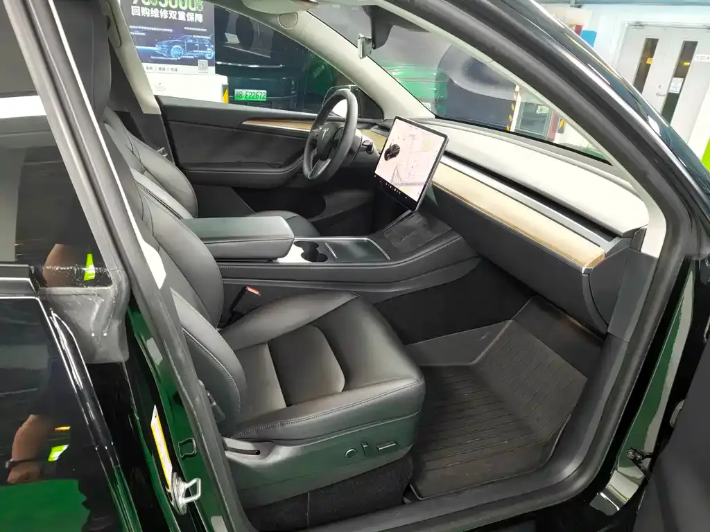 Tesla Model Y — фото 3