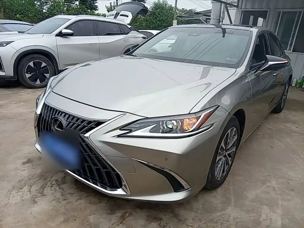 Lexus ES — фото 1