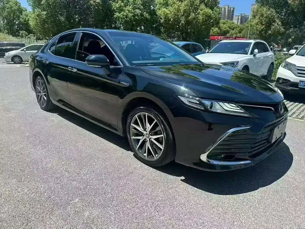 Toyota Camry — фото 5