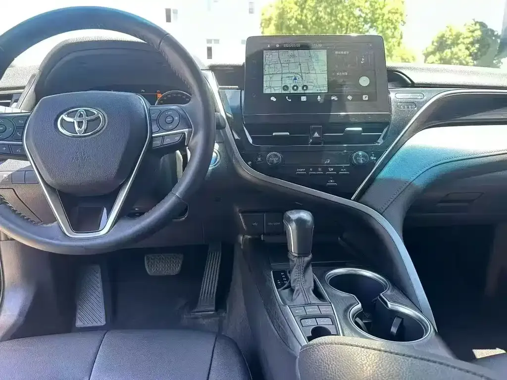 Toyota Camry — фото 9