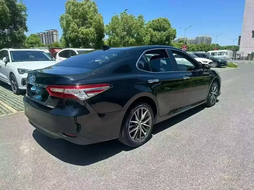 Toyota Camry — фото 8
