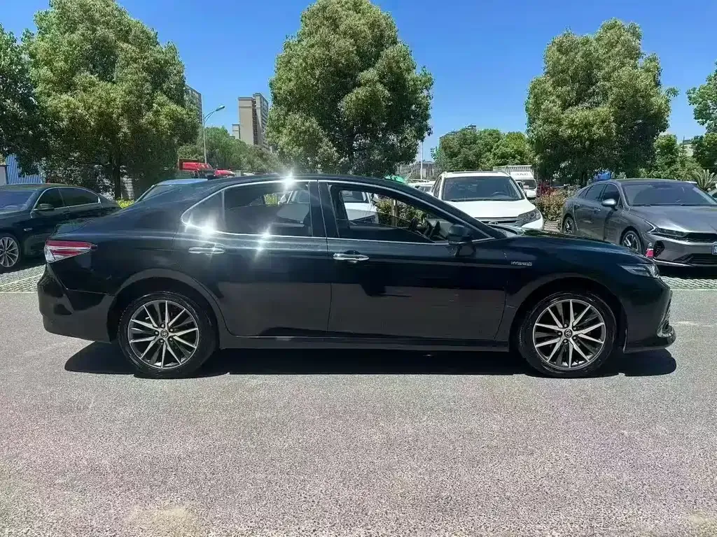 Toyota Camry — фото 6