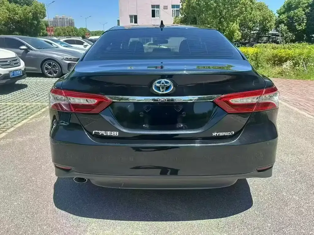 Toyota Camry — фото 7