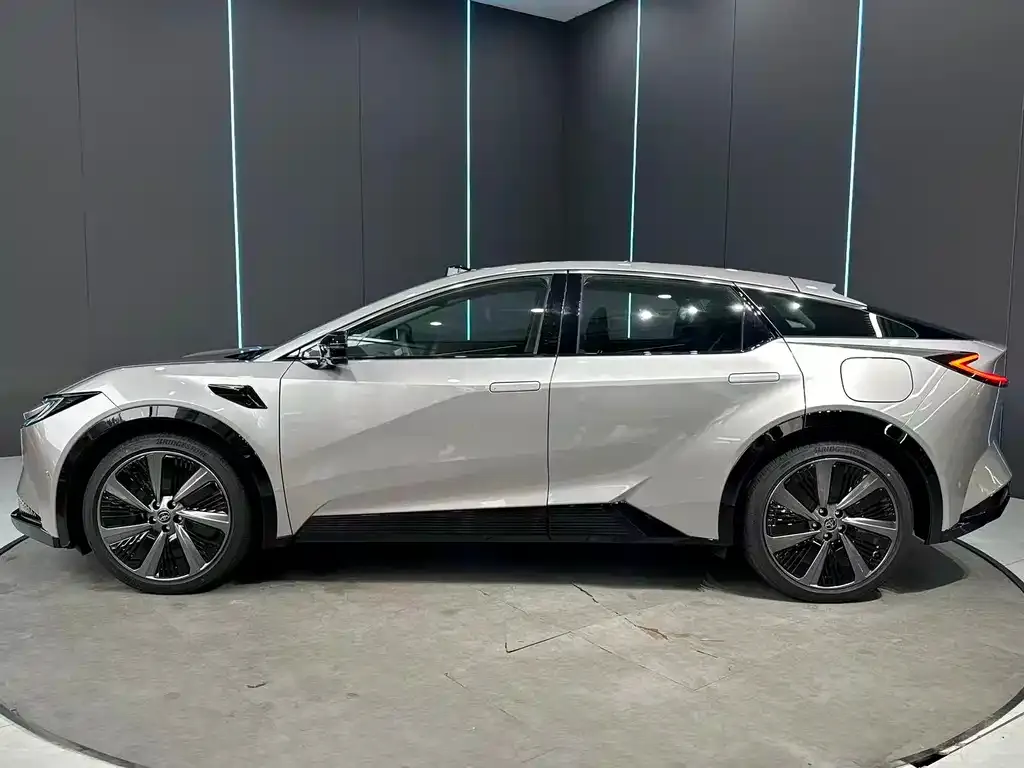 Toyota bZ5 2025 из CN, фото 9