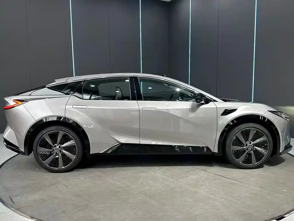 Toyota bZ5 2025 из CN, фото 7