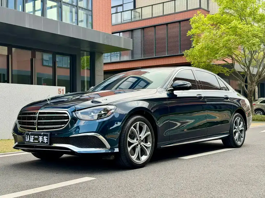 Mercedes-Benz E-Class — фото 1