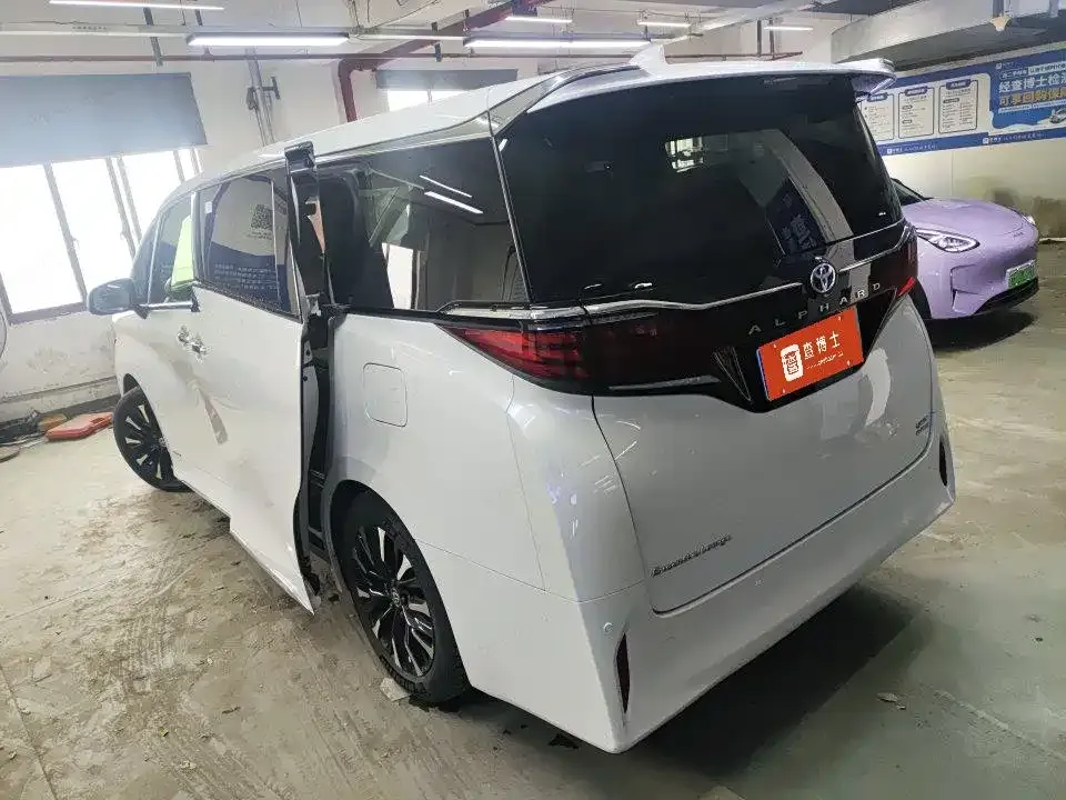 Toyota Alphard — фото 7