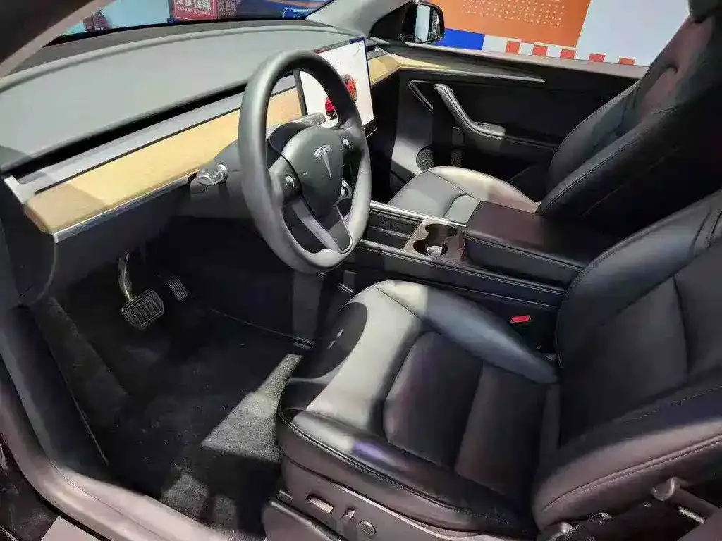 Tesla Model Y — фото 2