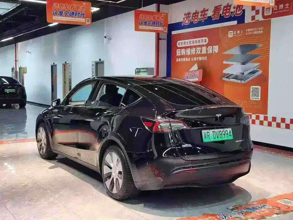 Tesla Model Y — фото 8