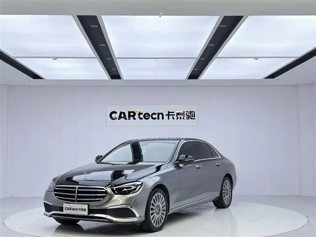 Mercedes-Benz E-Class — фото 1