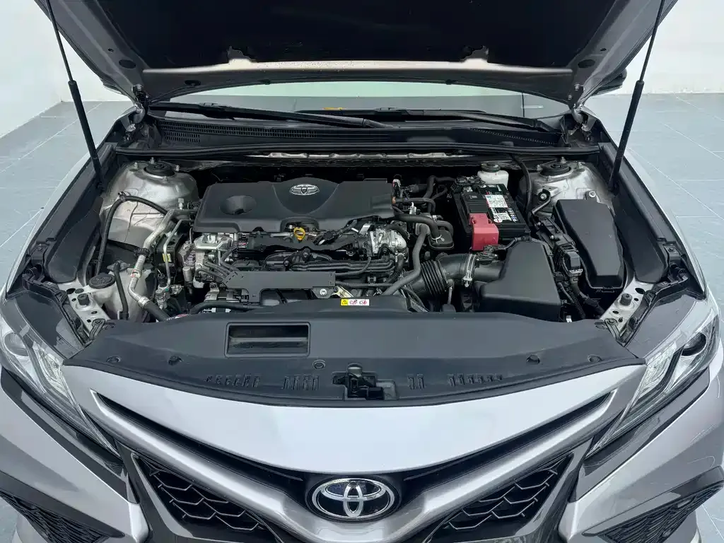 Toyota Camry — фото 5
