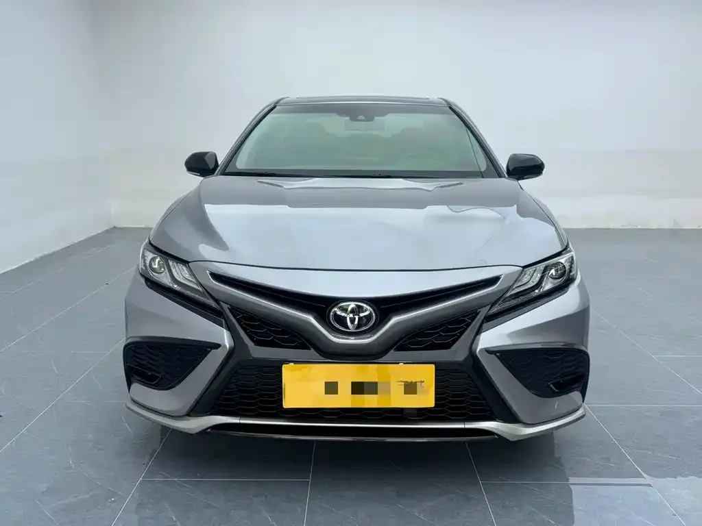 Toyota Camry — фото 4