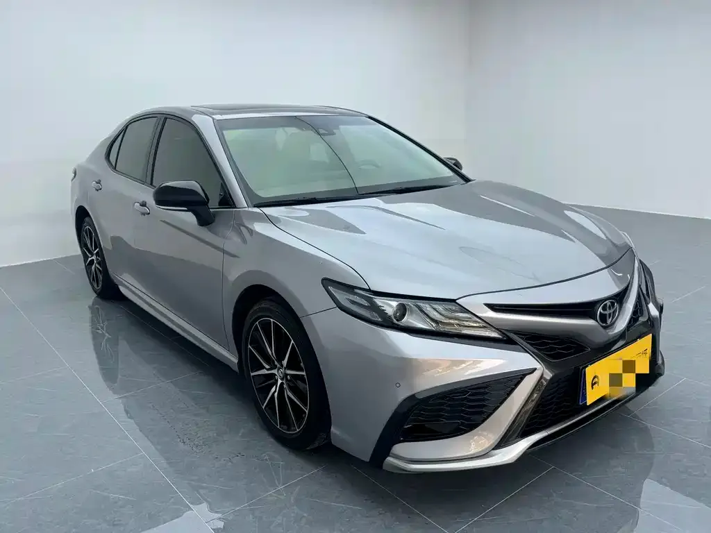 Toyota Camry — фото 6