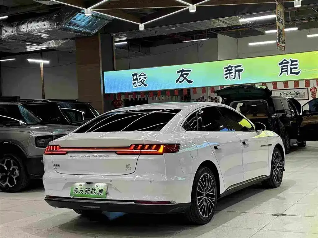 BYD Han — фото 4
