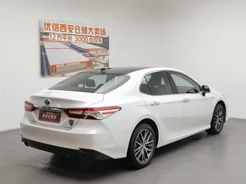 Toyota Camry — фото 5