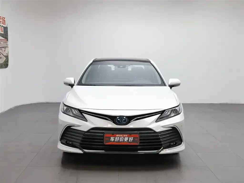 Toyota Camry — фото 9
