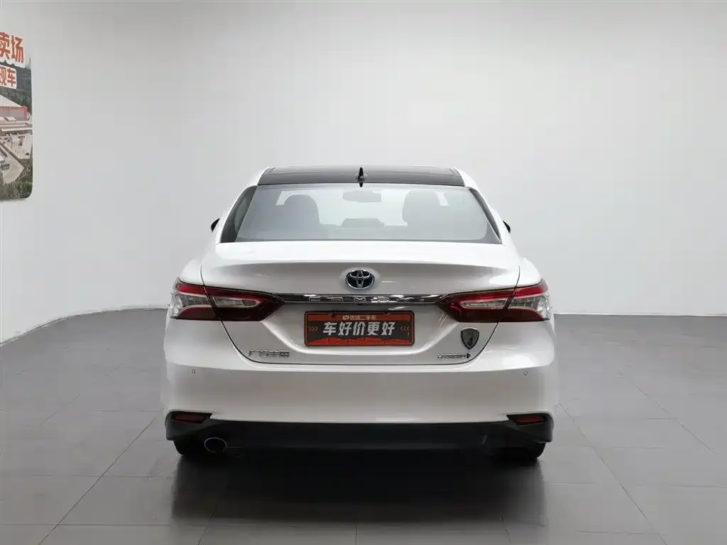 Toyota Camry — фото 8