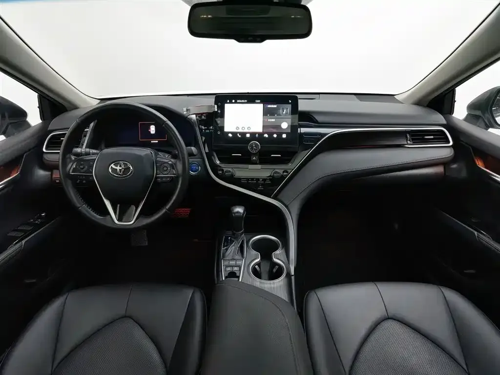 Toyota Camry — фото 10