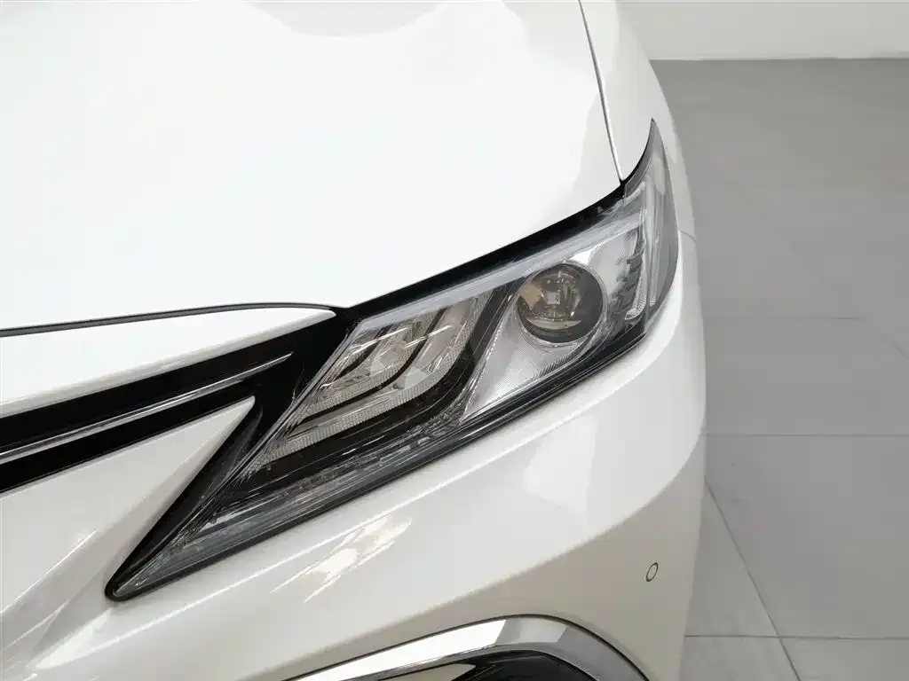 Toyota Camry — фото 2