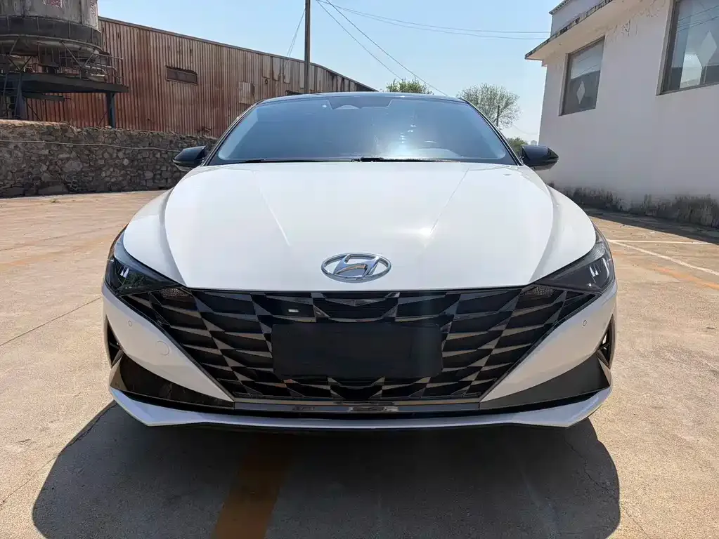 Hyundai Elantra — фото 3