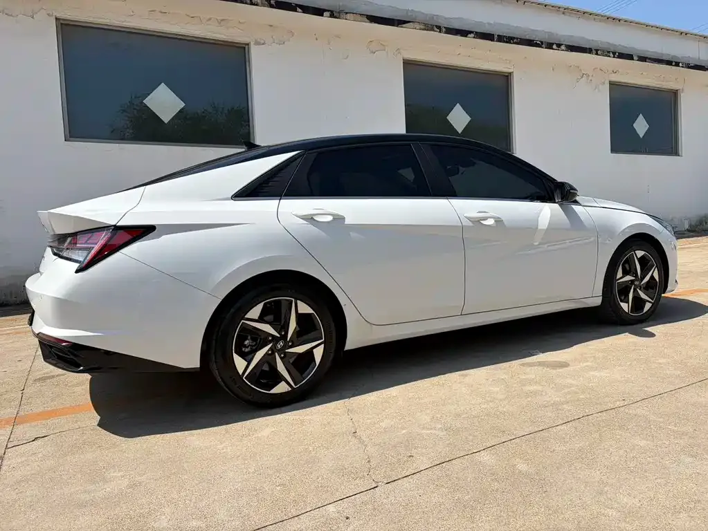 Hyundai Elantra — фото 9