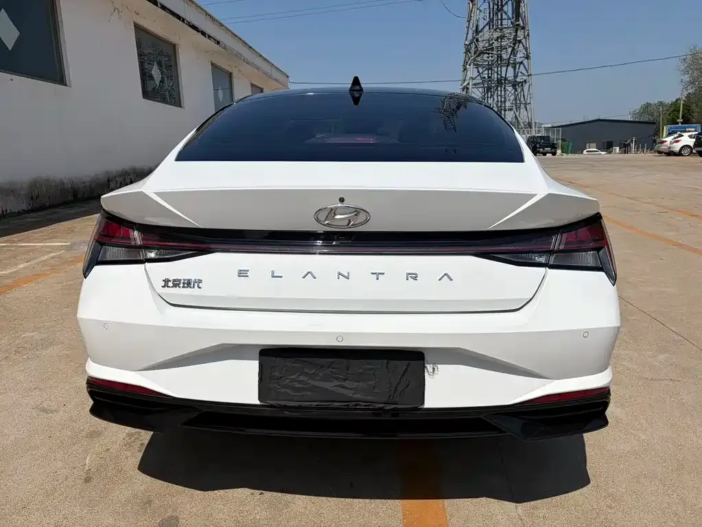Hyundai Elantra — фото 7
