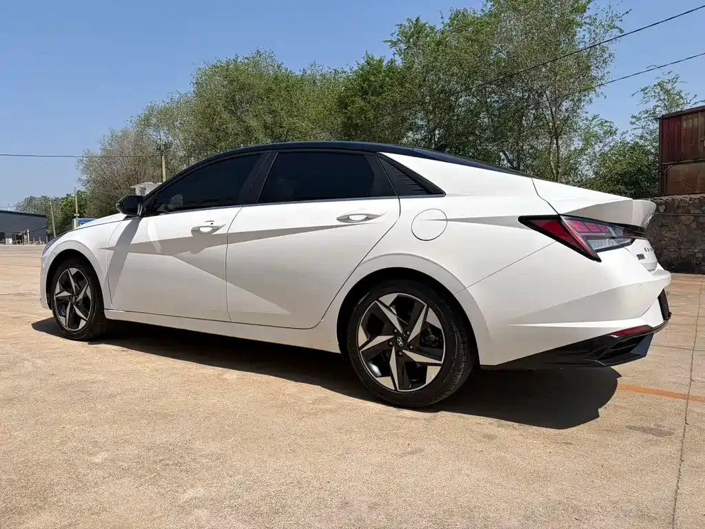 Hyundai Elantra — фото 10