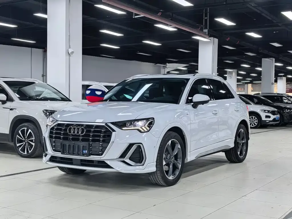 Audi Q3 — фото 1