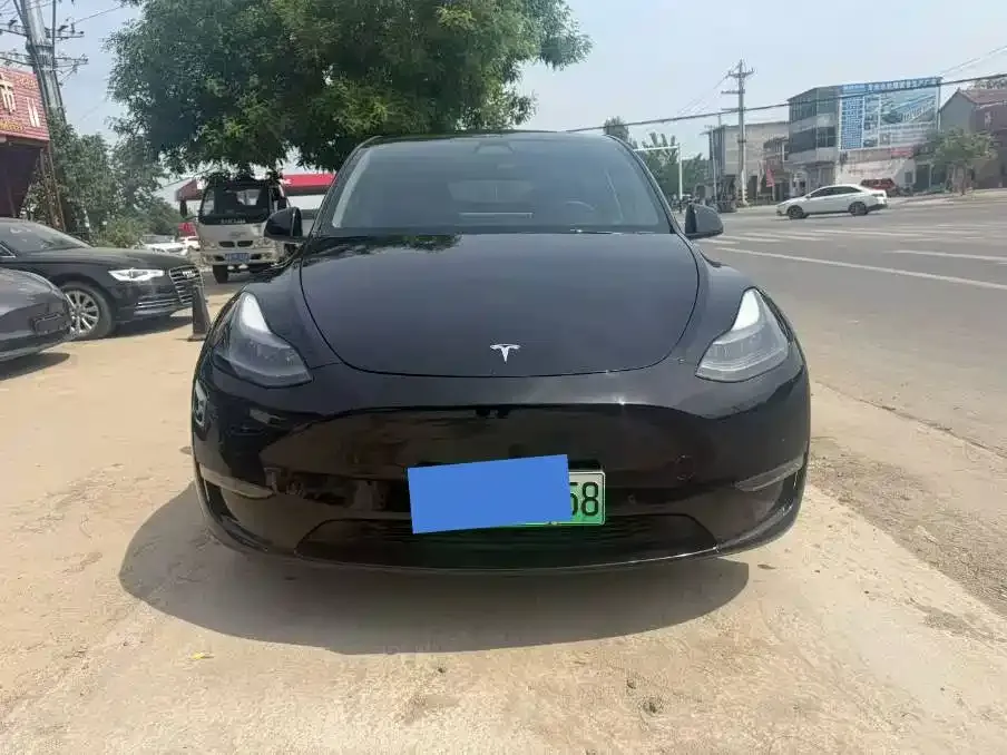 Tesla Model Y — фото 1