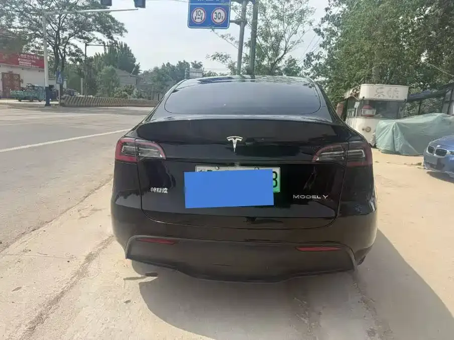 Tesla Model Y — фото 8