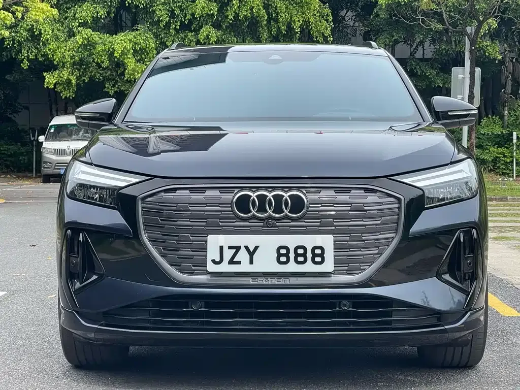 Audi Q4 e-tron — фото 4