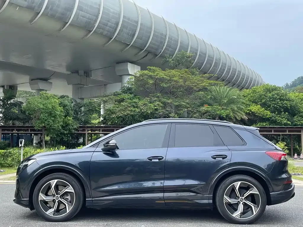 Audi Q4 e-tron — фото 8