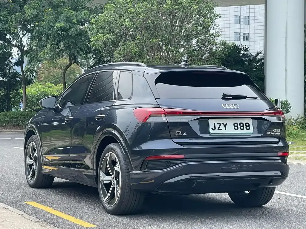 Audi Q4 e-tron — фото 9