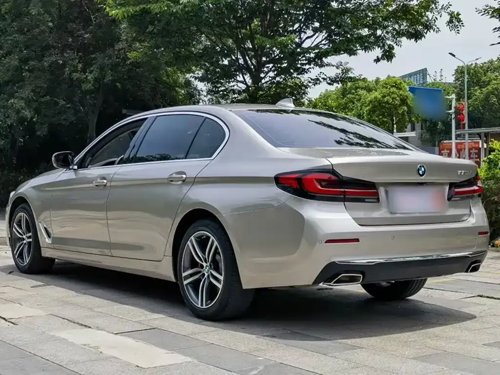 BMW 5 Series — фото 9