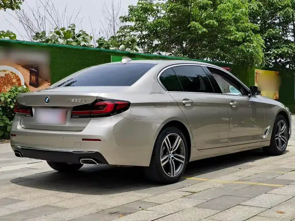 BMW 5 Series — фото 10