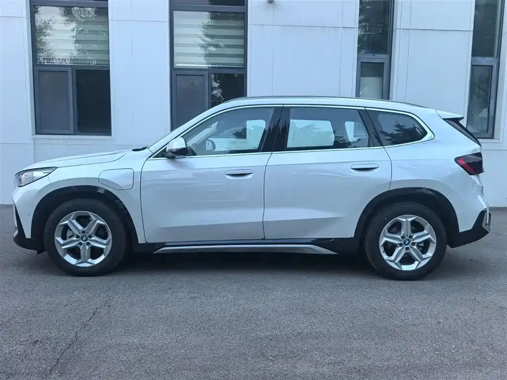 BMW iX1 2025 из CN, фото 9